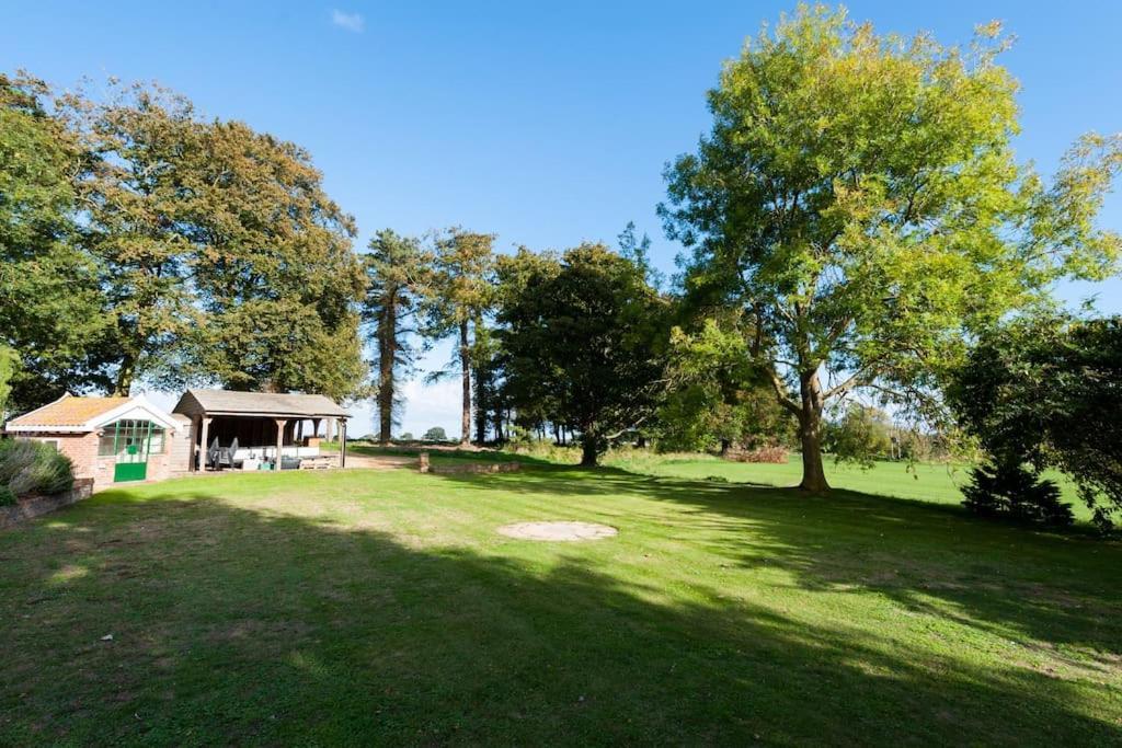 Firs Sleeps 15 Stunning Country House With Hot Tub Sudbourne Exterior foto